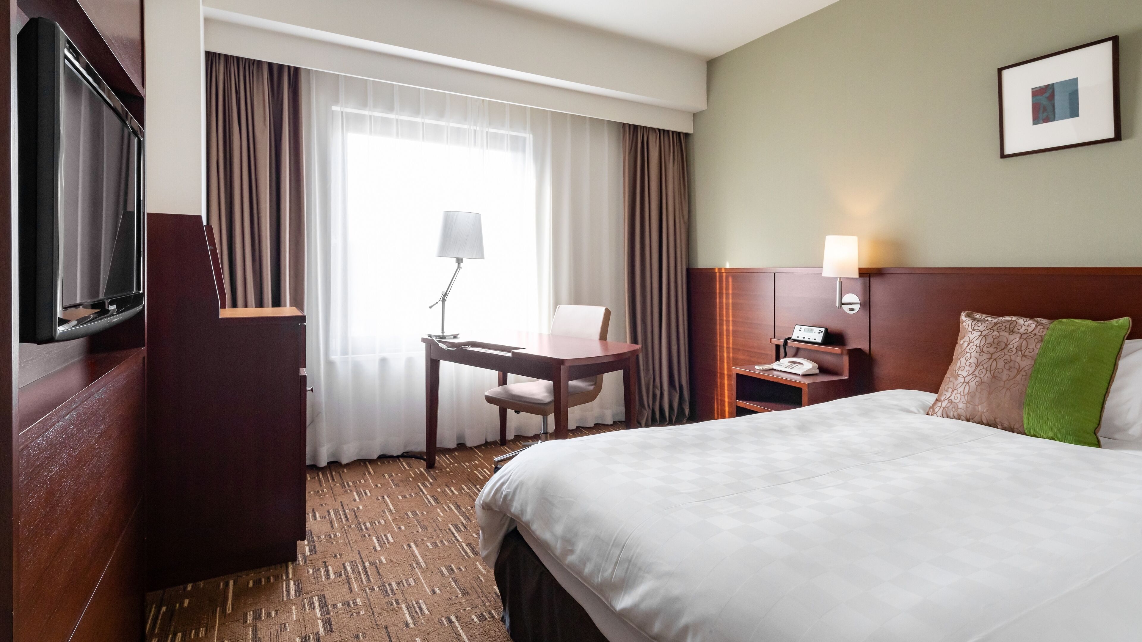 Desk, free WiFi, bed sheets