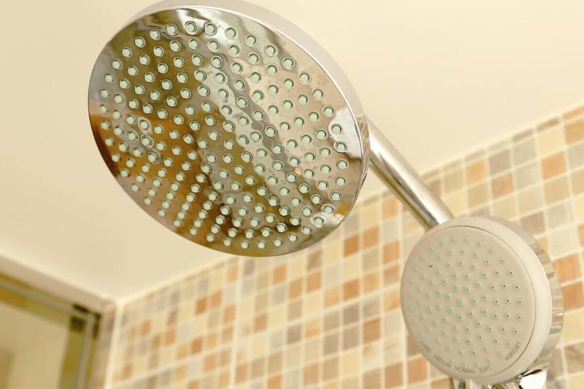 combined shower/bathtub, free toiletries, hair dryer, slippers