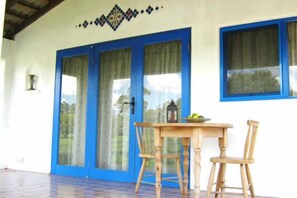 Studio Standar, Bebas Asap Rokok, dapur kecil (Seductive Saffron) | Teras/patio