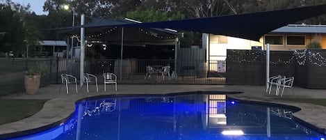 Kolam renang outdoor