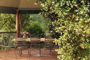Exterior - The Spotted Chook (Montville)