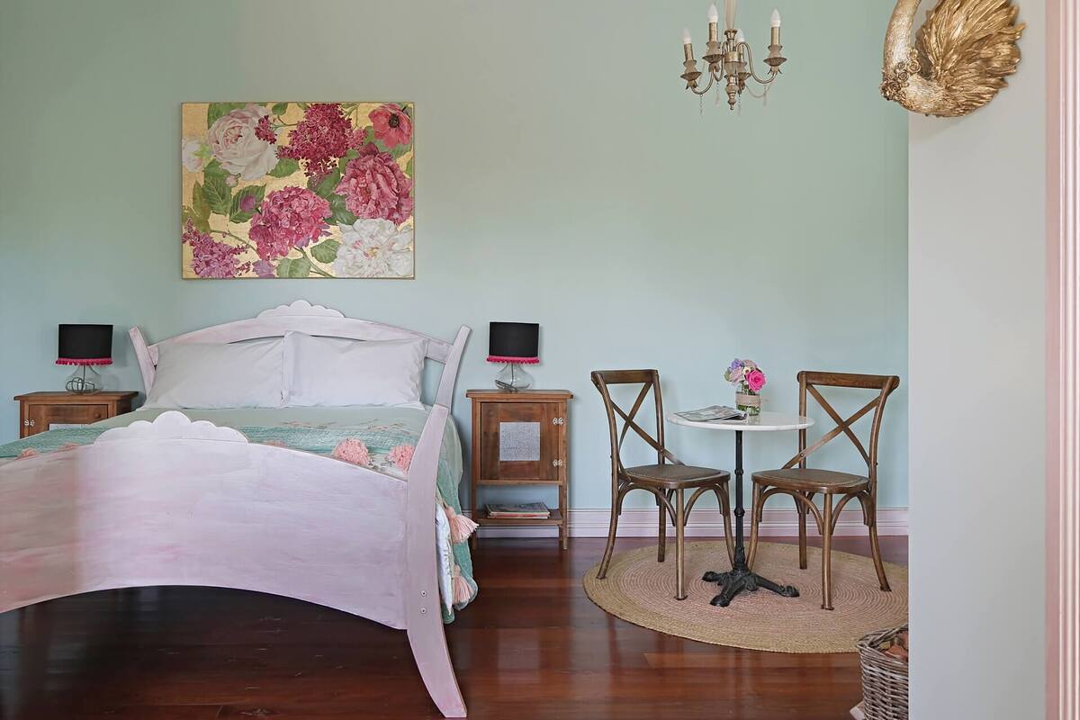 Individually decorated, individually furnished, soundproofing