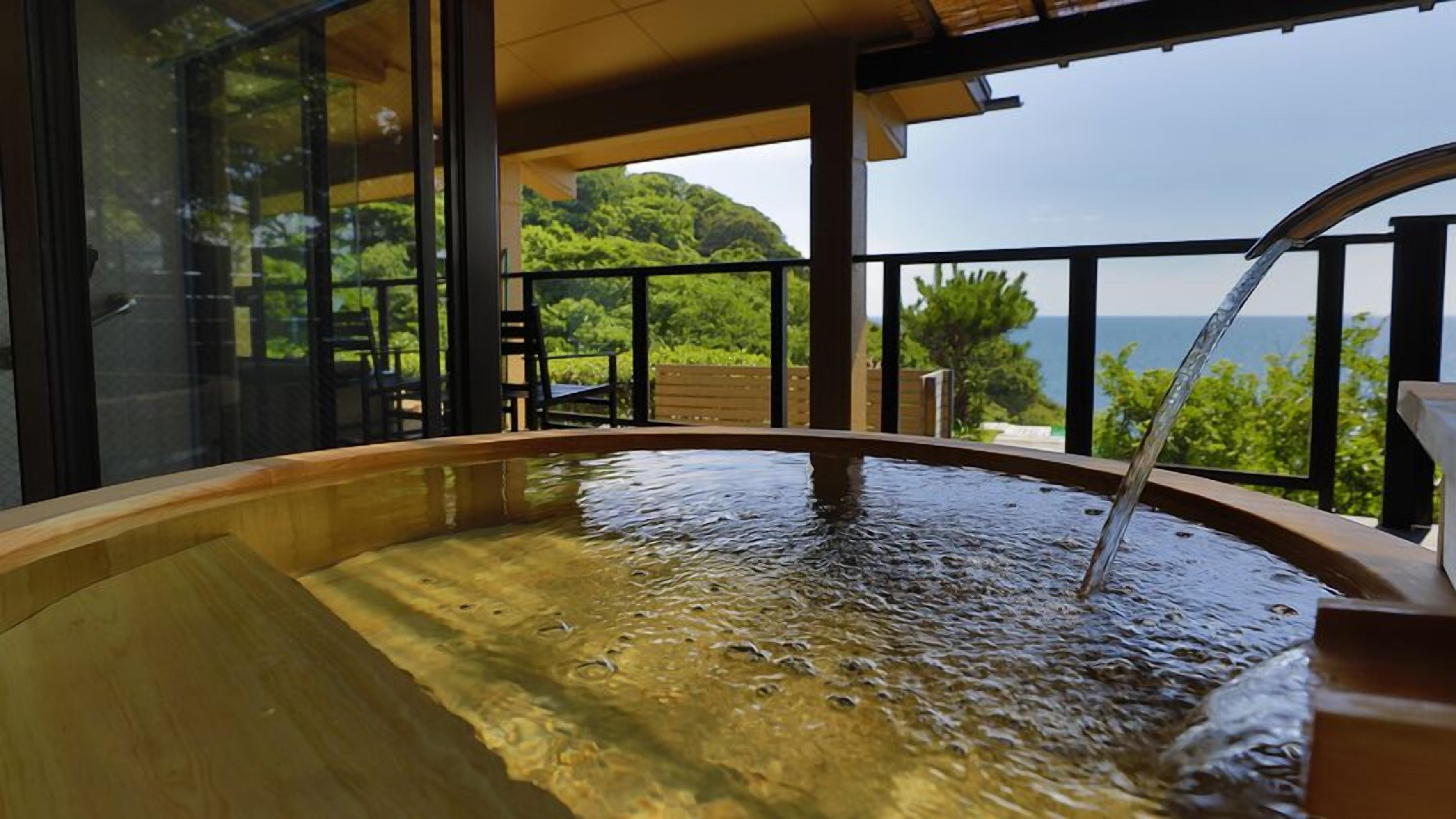 A hot tub with a view of the ocean.