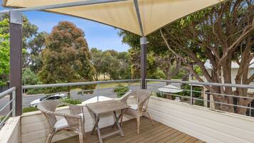 Apartamento luxo, 1 cama King, vista para o parque | Terraço/pátio