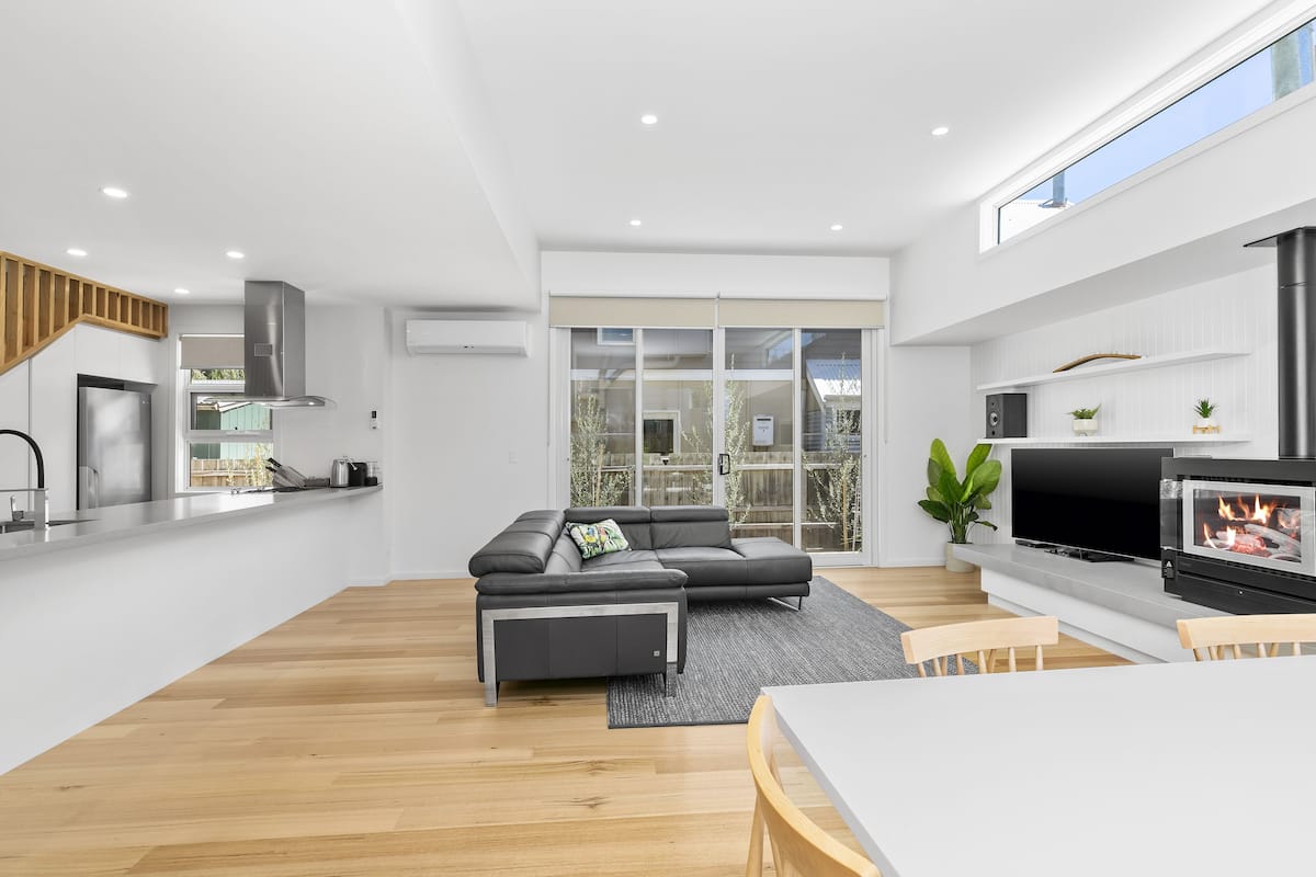 Casa geminada superluxo, várias camas | Cozinha privada | Geladeira, micro-ondas, chaleira elétrica, cadeirão de bebê