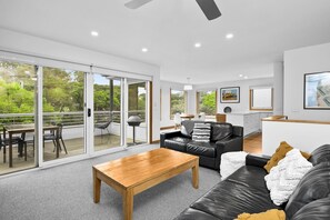 Luxury King Size 2 Bedroom Suite | Living area