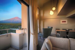 防过敏的被褥、客房内保险箱、特色家居、办公桌