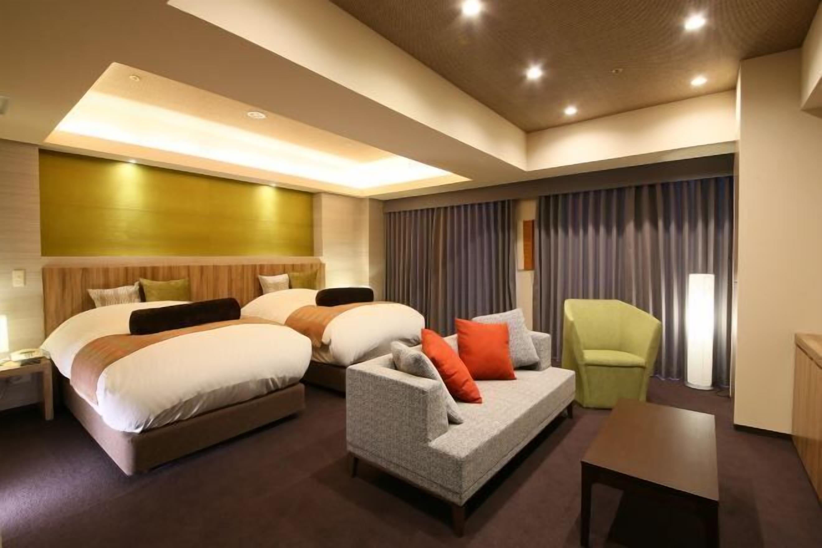 Hypo-allergenic bedding, in-room safe, individually furnished, desk