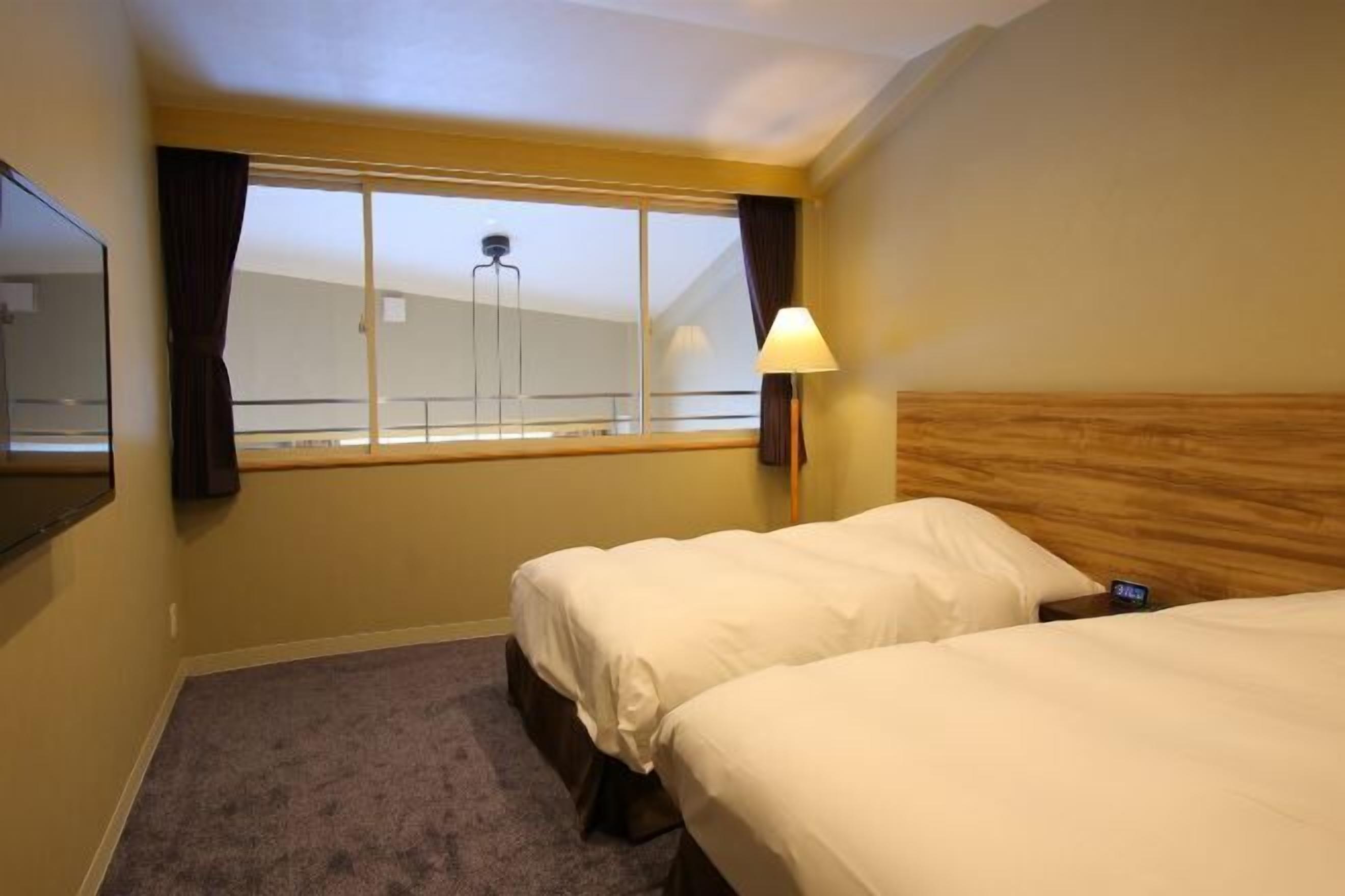 Hypo-allergenic bedding, in-room safe, individually furnished, desk