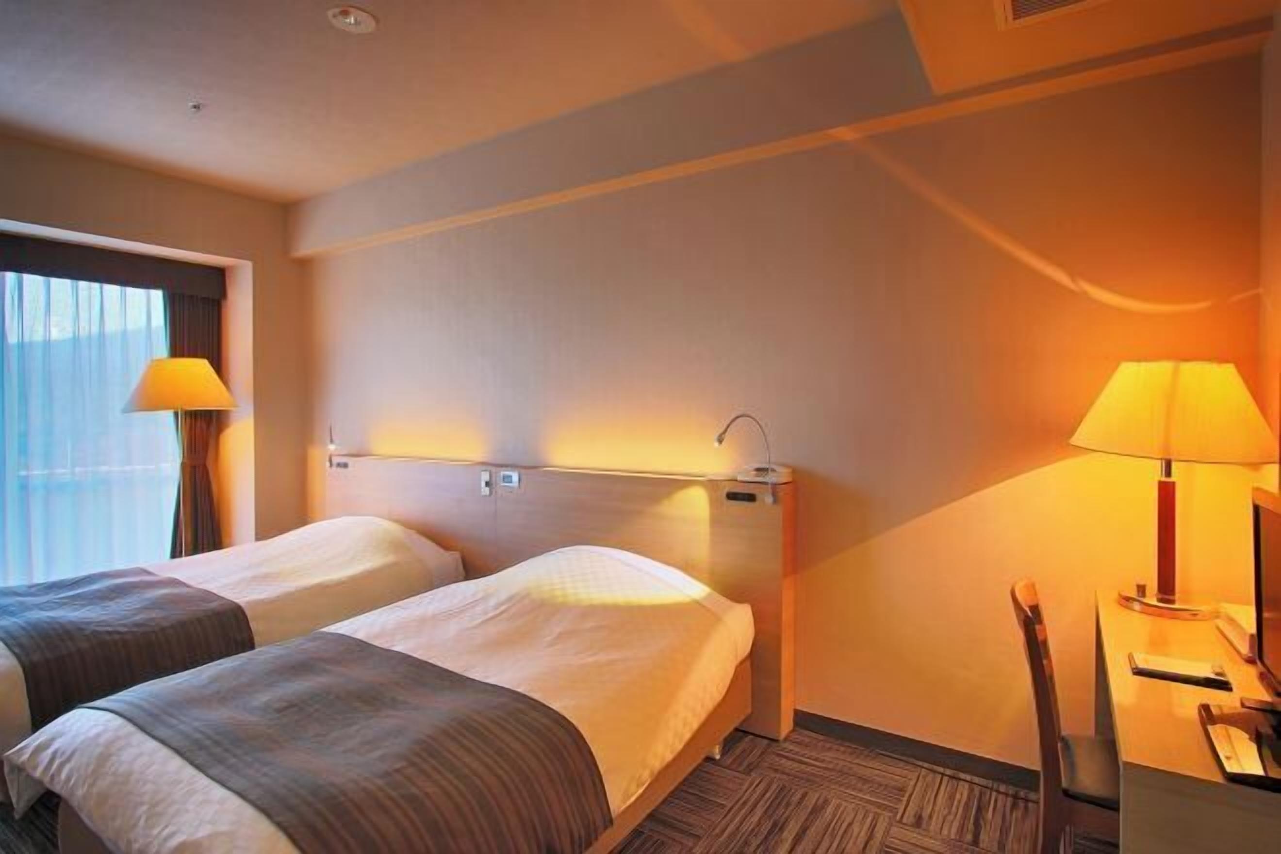 Hypo-allergenic bedding, in-room safe, individually furnished, desk