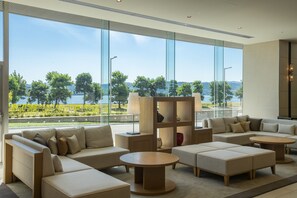 Sala de estar en el lobby