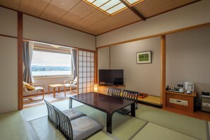 Japanese Style Room, Lake View, Non Smoking (Renewal West Building)