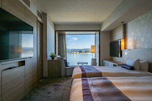 Caja de seguridad en la habitación y escritorio