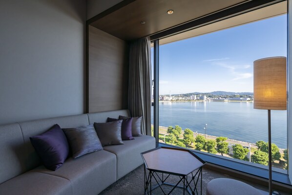 Executive Twin Room, Lake View, Non Smoking (New Main Building)