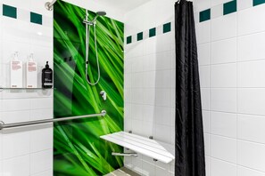 Eco-friendly toiletries, hair dryer, towels - Mandala Signature Berry (Berry)