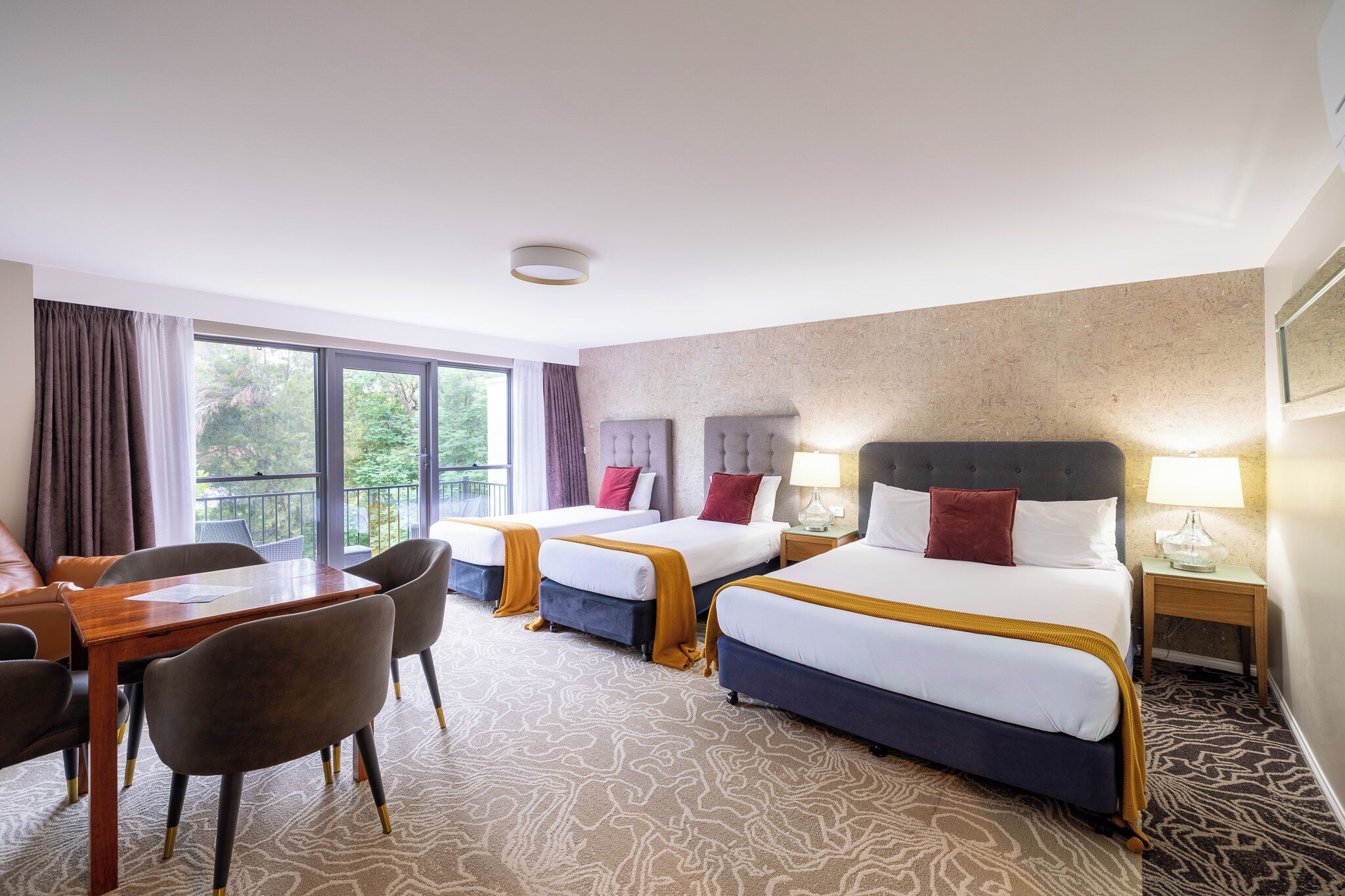 华丽客房 (Family Free Wi-Fi & Parking) | 遮光窗帘、隔音、熨斗/熨衣板、免费 WiFi