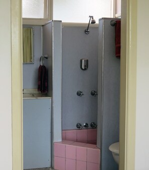 Bathroom - Ecotel Narooma (North Narooma)