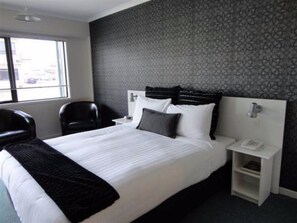 Soundproofing, iron/ironing board, cribs/infant beds, free WiFi - Abode on Courtenay Motor Inn (New Plymouth)
