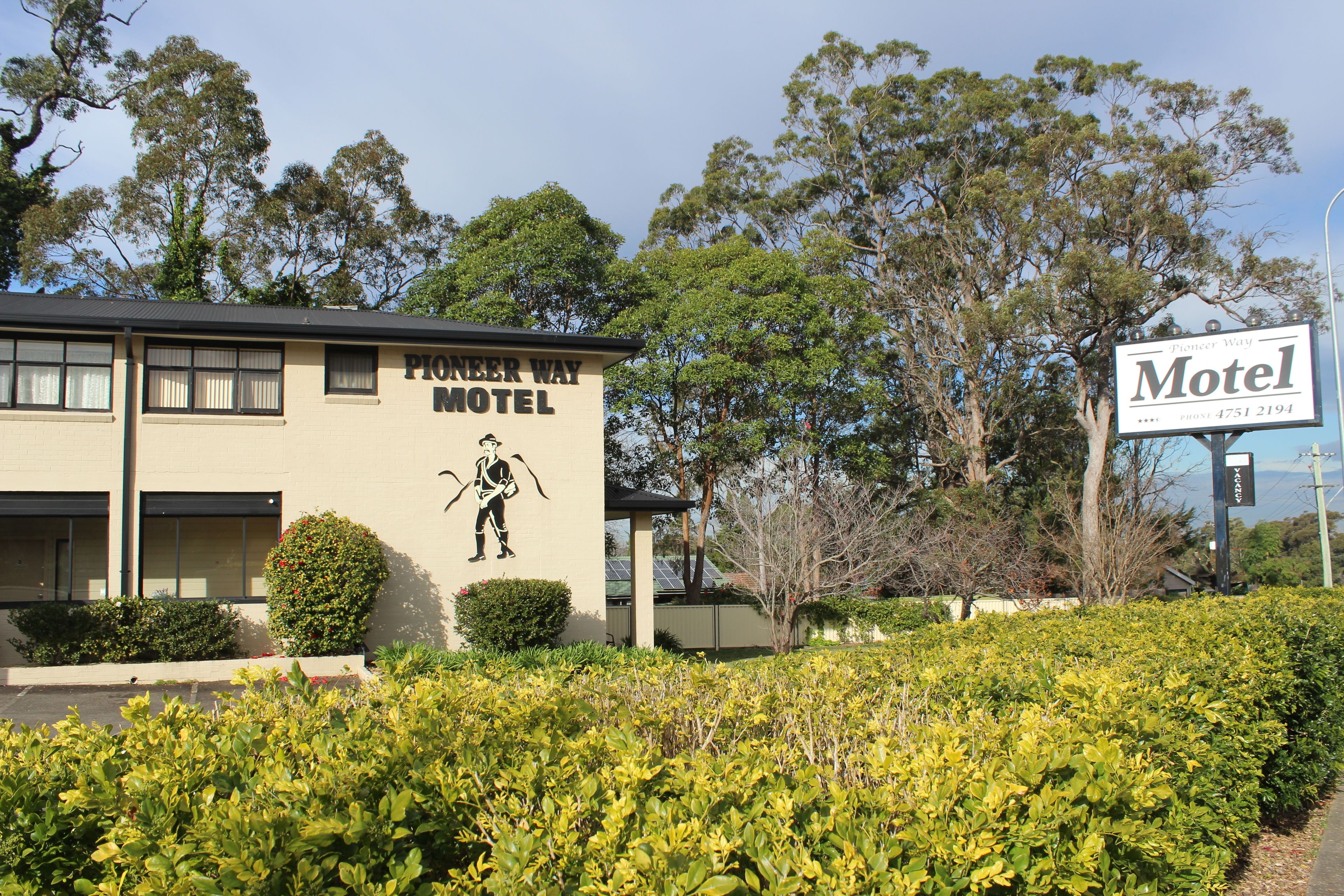 Pioneer Way Motel with a mural of a cowboy on the building.