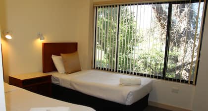 Pioneer Way Motel