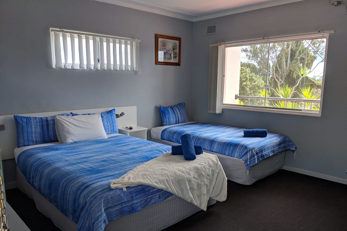 Standard Twin Room, Multiple Beds, Hill View | Extra beds