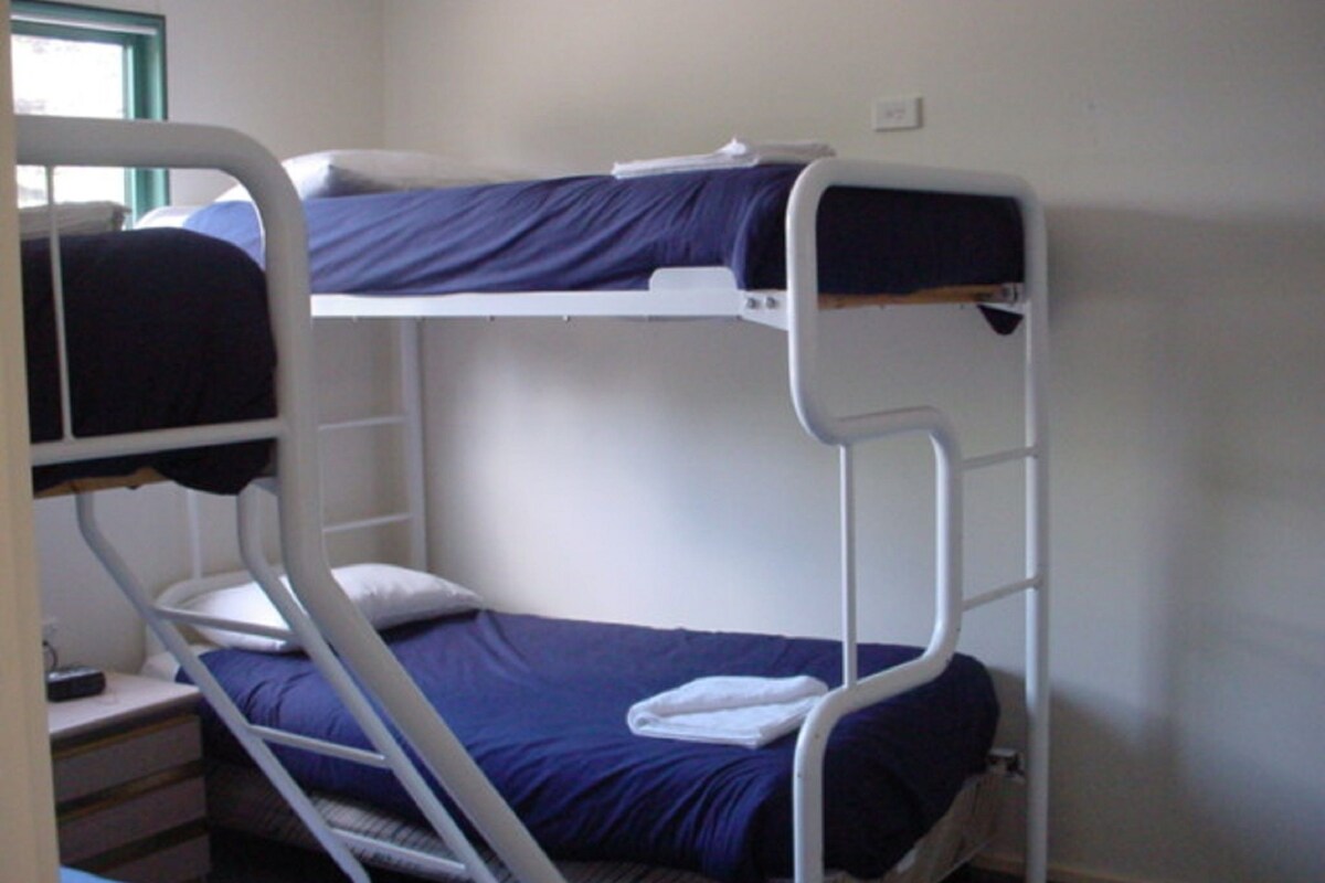 4 Bedrooms Lodge (12-20 Share)