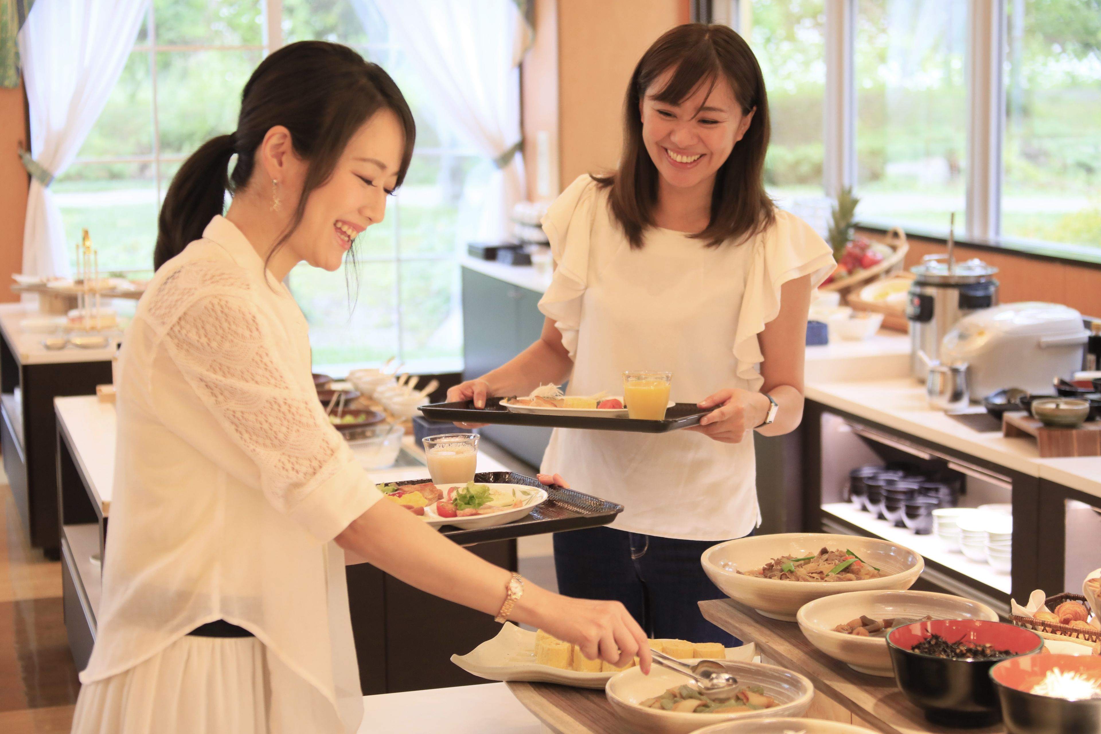 daily buffet breakfast for a fee