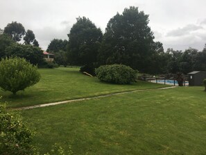 Casa de campo luxo, 2 quartos, vista para a piscina | Vista da sacada