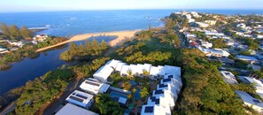 Aerial view - Raintrees Resort (Moffat Beach)