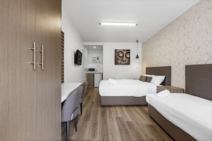 Deluxe Queen Suite | Private kitchenette | Fridge, electric kettle - Rosebud Motel (Tootgarook)