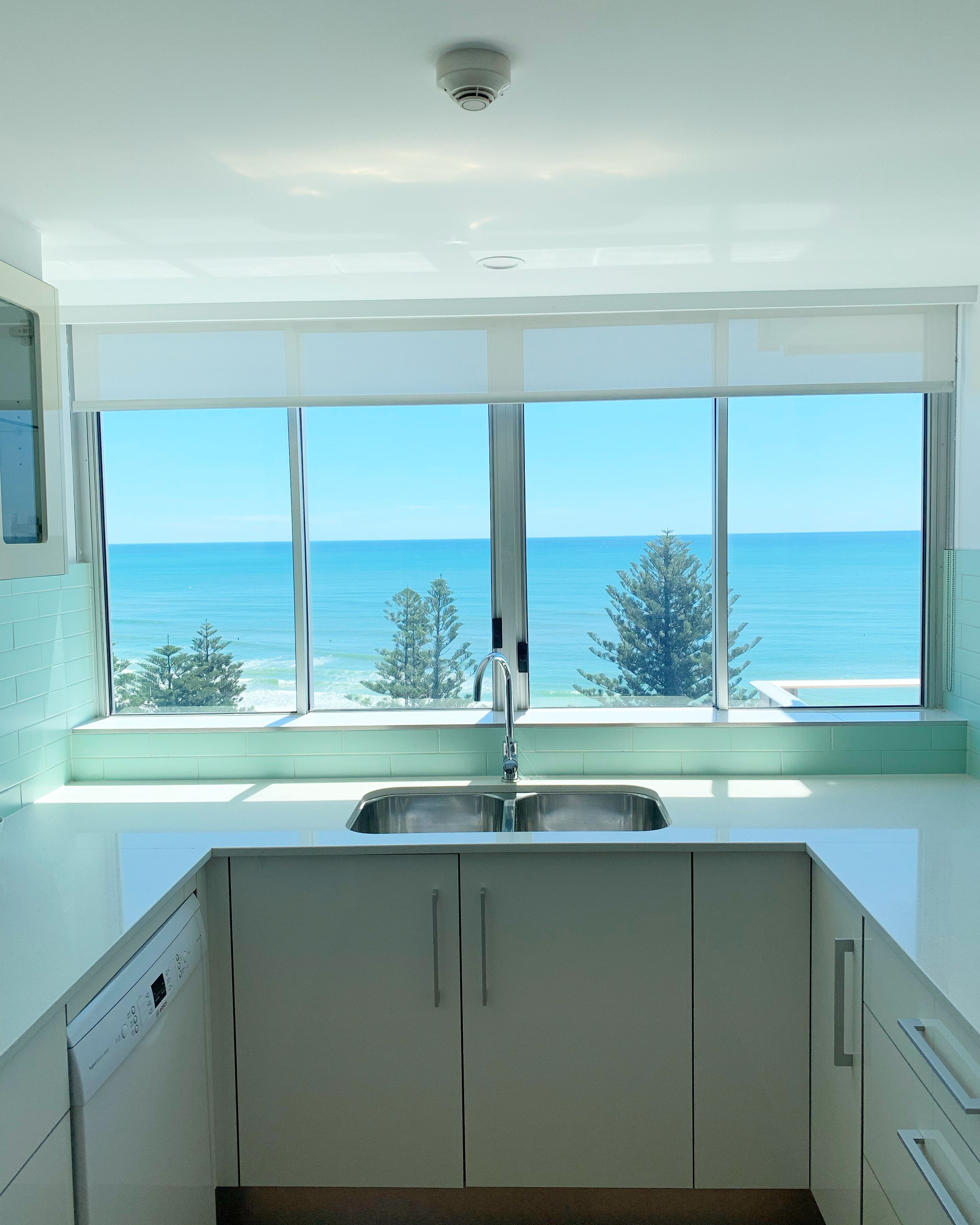 Photo - Pacific Regis Beachfront Holiday Apartments