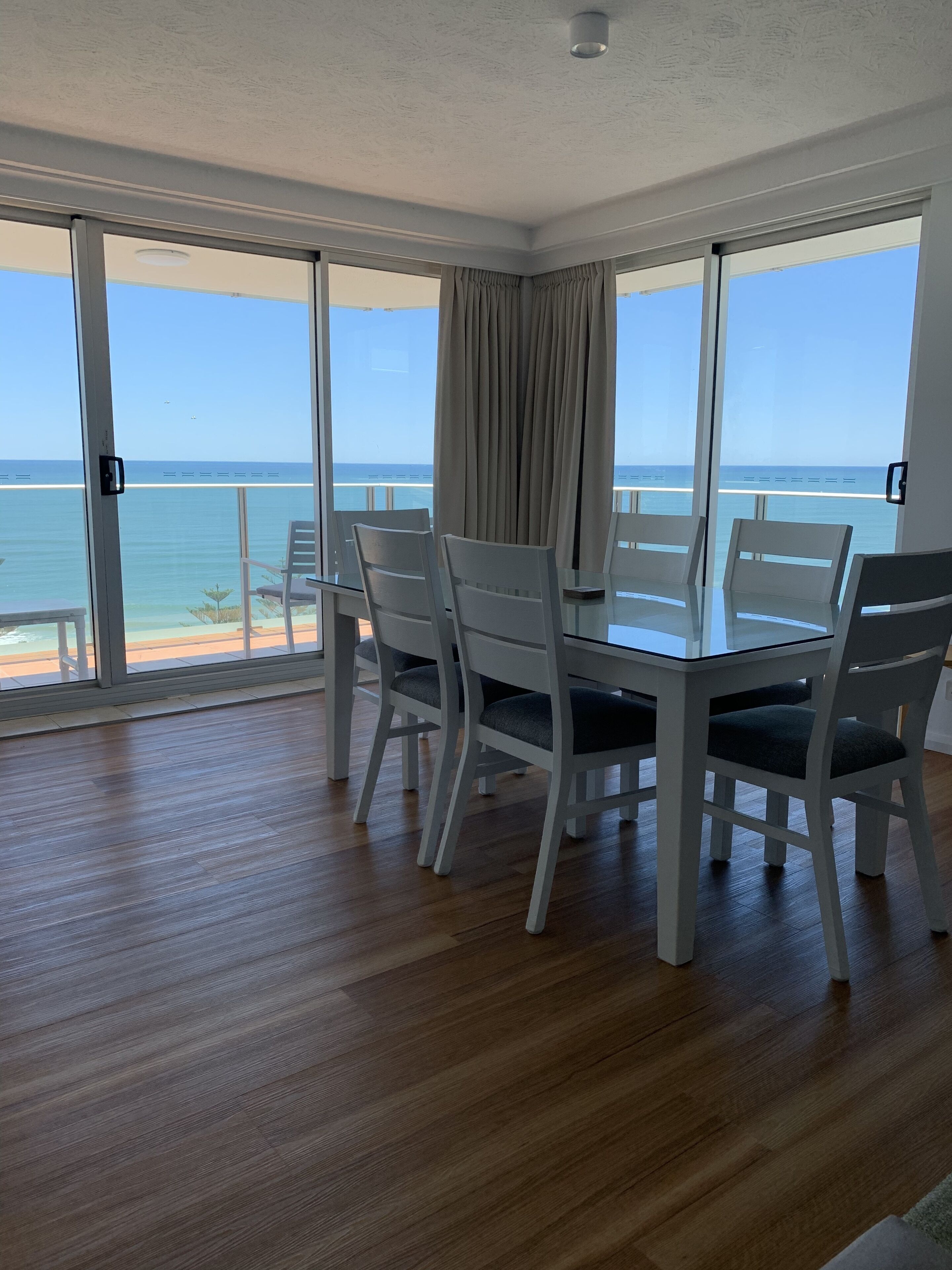 Foto - Pacific Regis Apartments