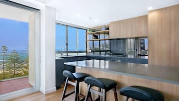 Deluxe Apartment, 2 Bedrooms | Private kitchen