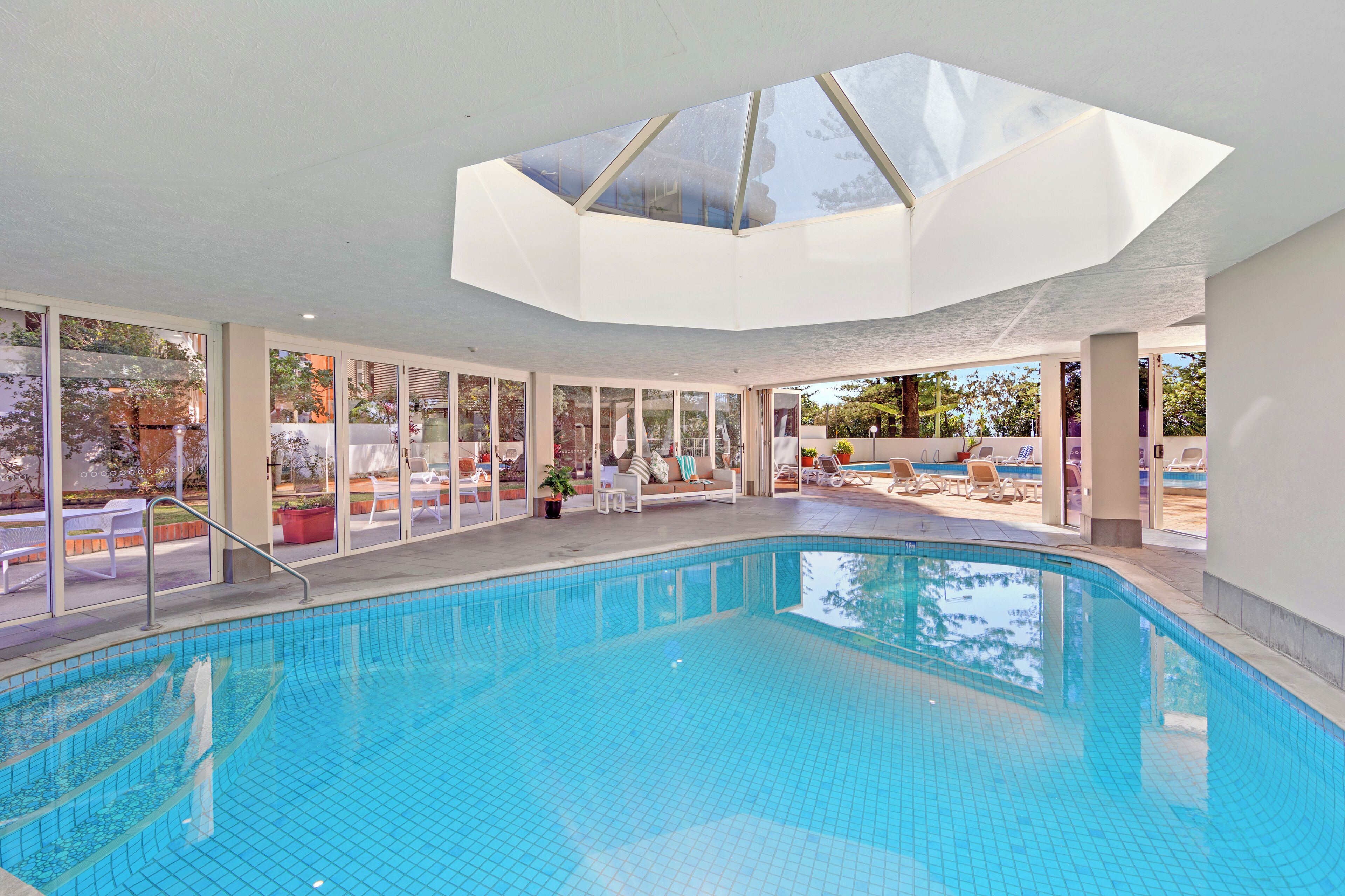 Photo - Pacific Regis Beachfront Holiday Apartments