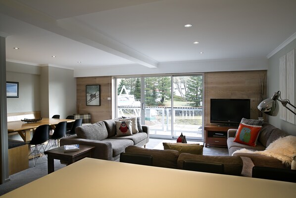 Living area - Altitude Apartments (Falls Creek)