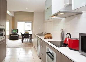 Private kitchenette - Altitude Apartments (Falls Creek)