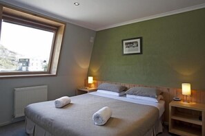 Premium bedding, iron/ironing board, free cots/infant beds - Altitude Apartments (Falls Creek)