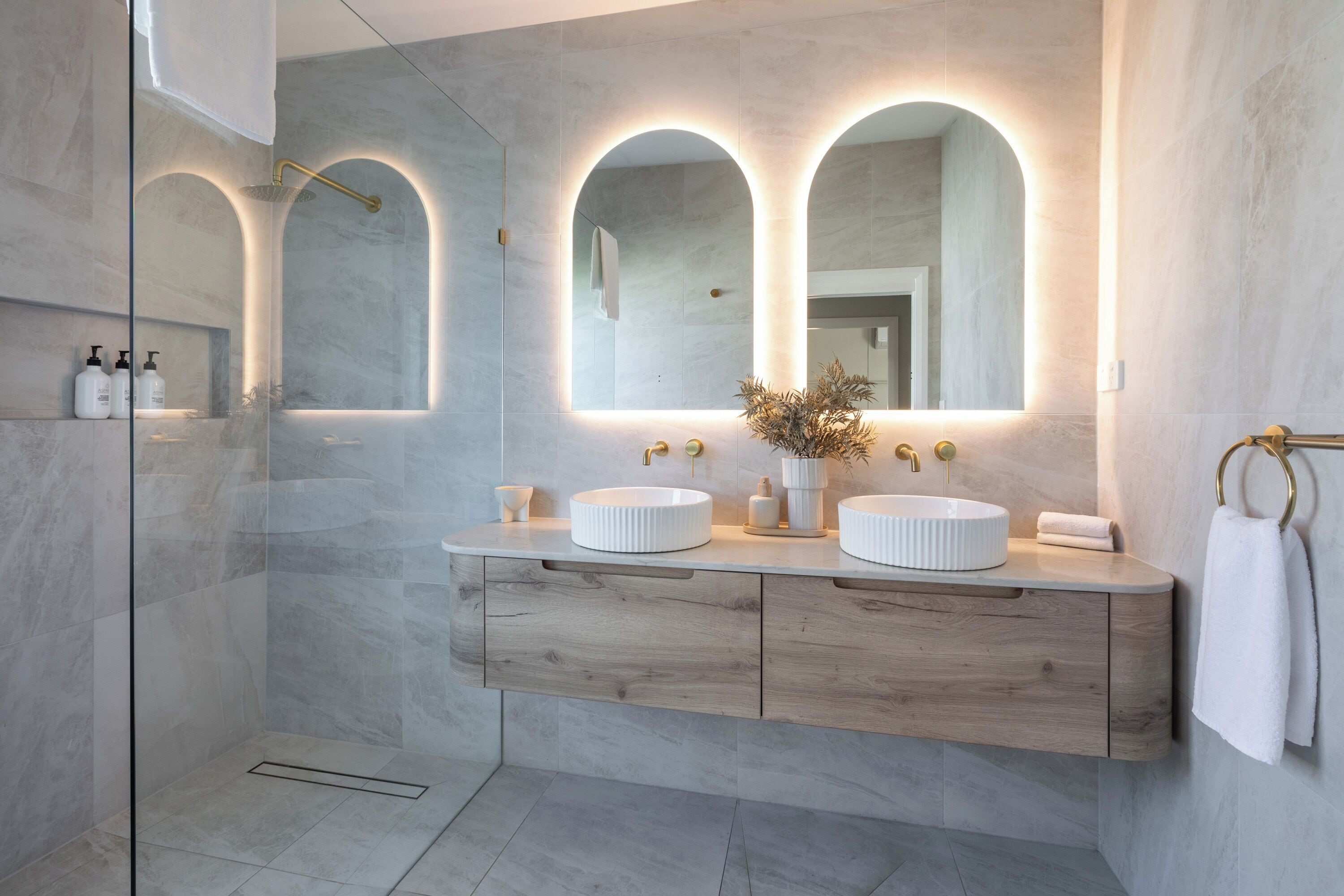 The Winemakers | Bathroom | Shower, rainfall showerhead, towels, soap