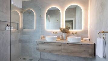 The Winemakers | Bathroom | Shower, rainfall showerhead, towels, soap