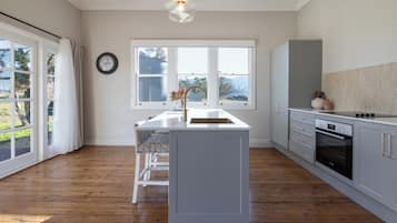 The Winemakers | Private kitchen | Fridge, microwave, toaster, eco-friendly cleaning products