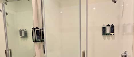 3 Bedroom House | Bathroom | Free toiletries, hair dryer, towels