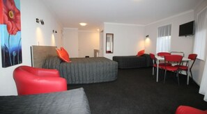 Minibar, free WiFi, bed sheets