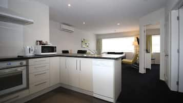 Apartment, Kitchen (Apartment Suite) | Private kitchen | Fridge, coffee/tea maker, electric kettle, toaster