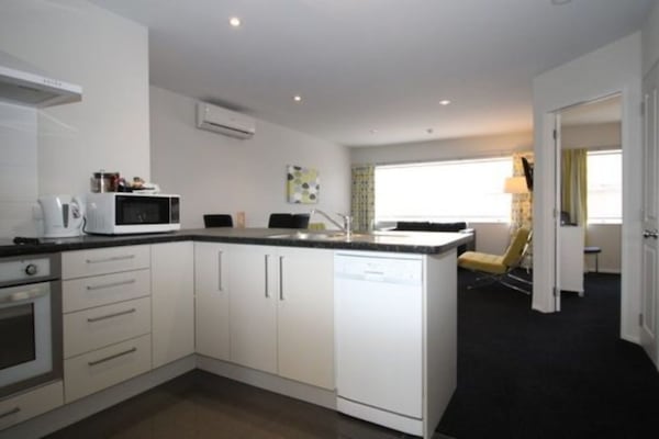 Appartement, cuisine (Apartment Suite) | Cuisine privée | Réfrigérateur, cafetiÚre/bouilloire, bouilloire électrique, grille-pain