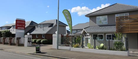 Apartemen, dapur (Apartment Suite) | 1 kamar tidur, minibar, Wi-Fi gratis, dan seprai linen