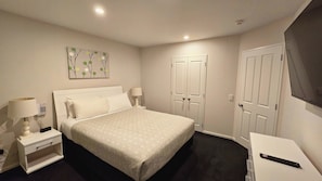 Apartment, Kitchen (Apartment Suite) | Minibar, free WiFi, bed sheets - Carramar Motor Inn (Palmerston North)