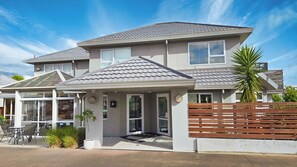 Façana frontal de l'allotjament