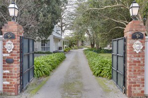 Property entrance - Glen Isla House (Cowes)