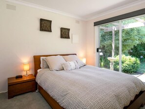 Individually decorated, individually furnished, blackout drapes - Glen Isla House (Cowes)