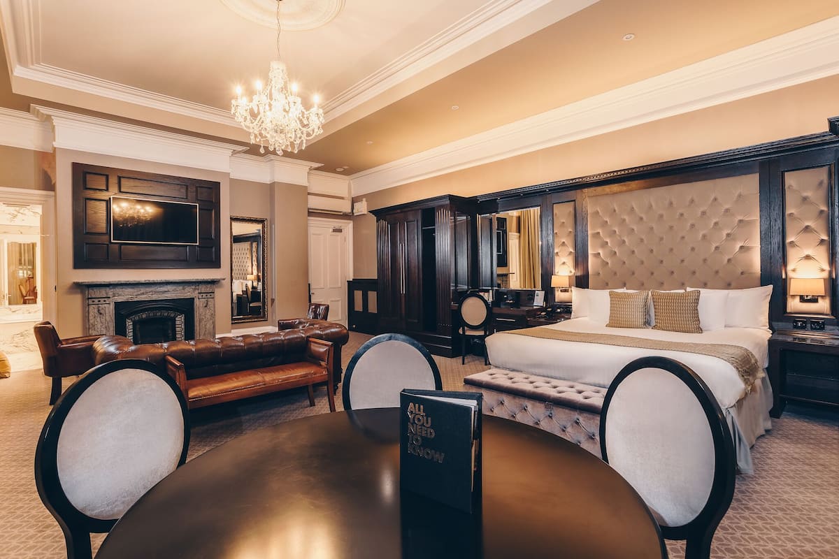 Presidential Suite (West Wing) | 1 bedroom, minibar, desk, laptop workspace